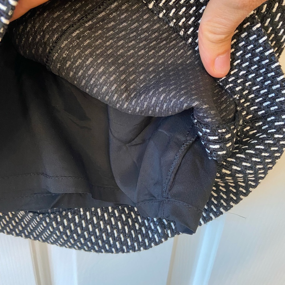 Paritzia Pepe Italian Designer Black and White Tweed Mini Skirt Sz 44 - Picture 6 of 13
